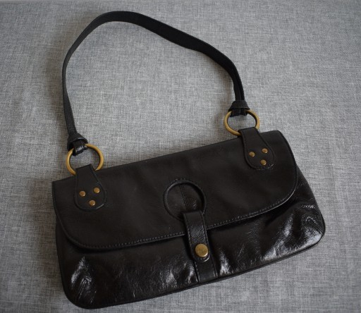 Zdjęcie oferty: Czarna skórzana torebka damska vintage mała torba