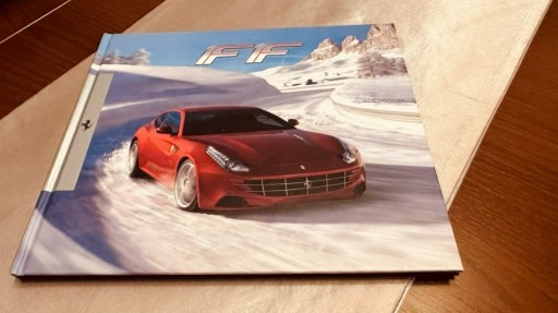 Zdjęcie oferty: FERRARI FF Katalog w twardej oprawie