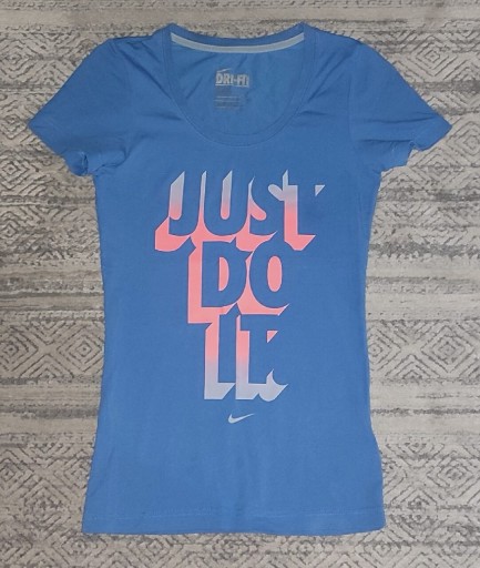 Zdjęcie oferty: Koszulka Nike r. S dekolt t-shirt 