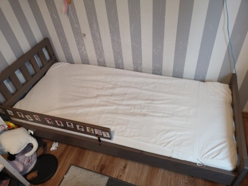 Zdjęcie oferty: Łóżko dziecięce z materacem Ikea 
