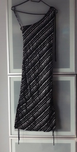 Zdjęcie oferty: Czarna brokatowa sukienka na jedno ramię rozmiar S