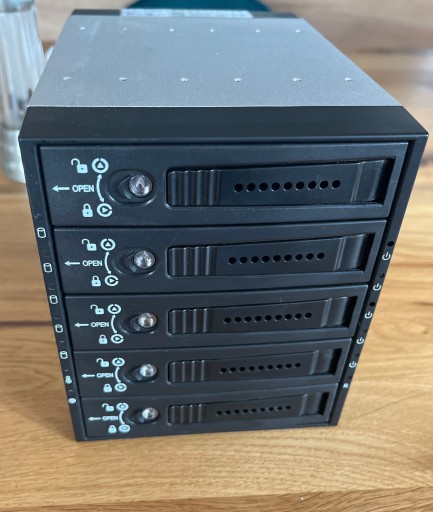 Zdjęcie oferty: Kieszeń JouJye 5x 2.5"/3.5" SAS/SATA JJ-3051SS