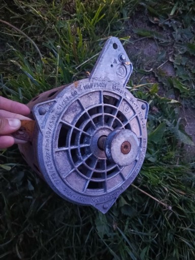 Zdjęcie oferty: Witam sprzedam silnik z pralki polar cena jaka mnie interesuje to 90 zł 