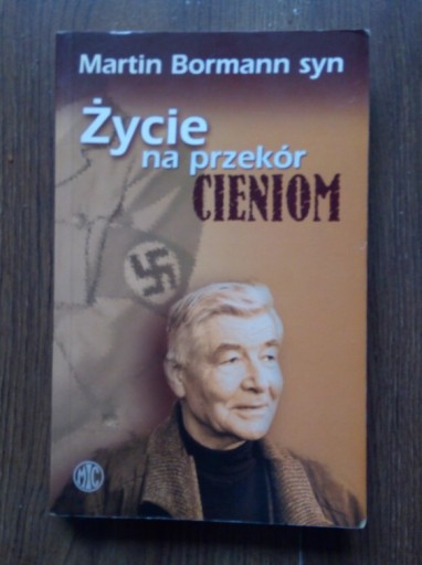 Zdjęcie oferty: Życie na przekór cieniom. Martin Bormann syn