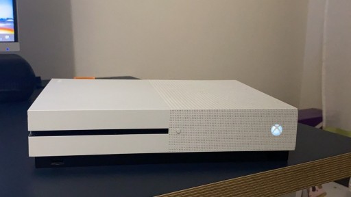 Zdjęcie oferty: Xbox one S 1TB ssd z napędem 