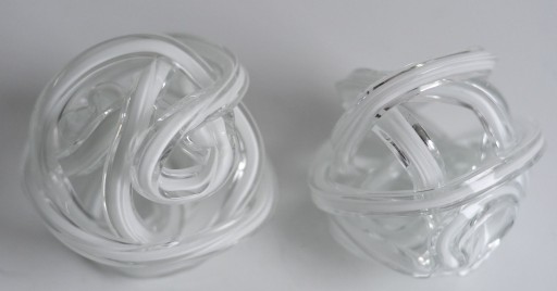 Zdjęcie oferty: Szklane węzły figury dekoracyjne 2 sztuki
