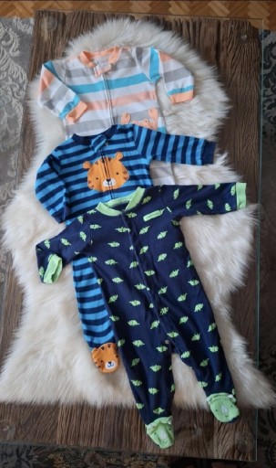 Zdjęcie oferty: Pajacyki ze stópkami zapinane na zamek/ napy r. 6 mcy(62)