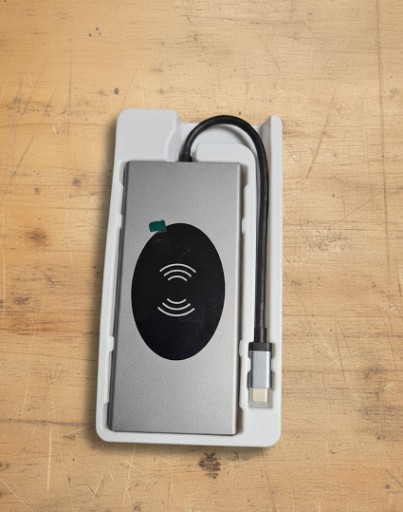 Zdjęcie oferty: Stacja dokująca 13 w 1 z ładowarką bezprzewodową