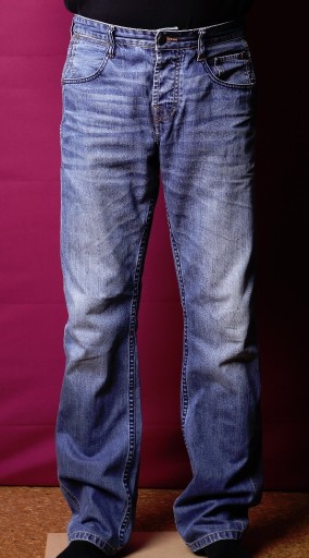 Zdjęcie oferty: RESERVED W32 L34 jeansy 