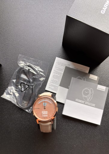 Zdjęcie oferty: Smartwatch Garmin Vivomove Luxe 42mm - NOWY