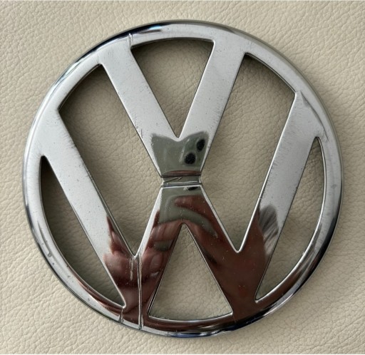 Zdjęcie oferty: Emblemat przedni VW Golf IV 98-04r 1J0853601A