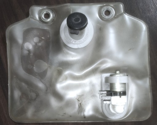 Zdjęcie oferty: Oryginalny zbiornik spryskiwacza z pompką Fiat 125