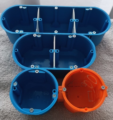 Zdjęcie oferty: Zestaw puszek SIMET 41 sztuk  potrójne, podwójne, pojedyncze P3x60D P2x60D