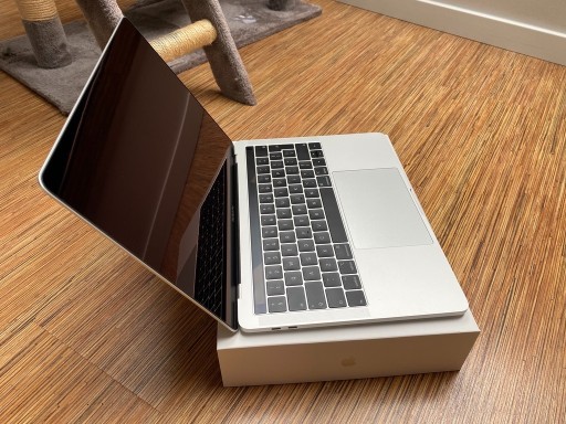 Zdjęcie oferty: Macbook Pro 13 2019 z Touch Bar i5, 8GB RAM, 128GB