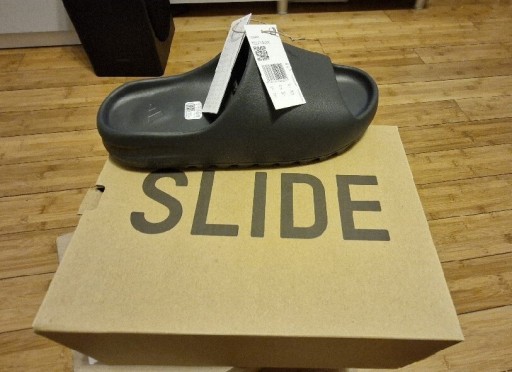 Zdjęcie oferty: Yeezy Slide Onyx HQ6448 rozmiar 47