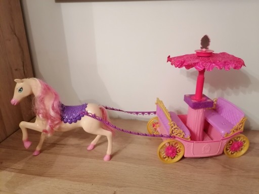 Zdjęcie oferty: Koń z karetą dla lalki Barbie. 