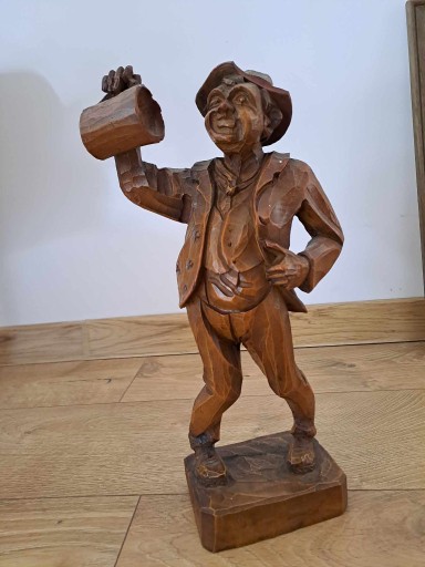 Zdjęcie oferty: Drewniana rzeźba - mężczyzna z piwem