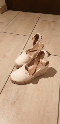 Zdjęcie oferty: Espadryle na koturnie sandały z H&M
