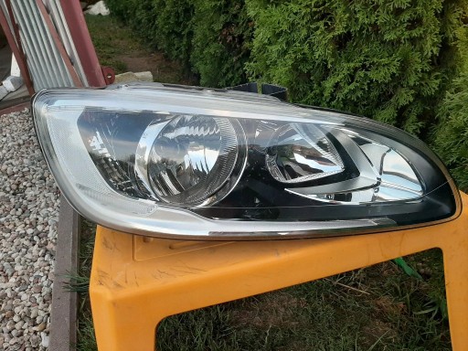 Zdjęcie oferty: Lampa volvo zwykła s v 60 lift 14- prawy przód