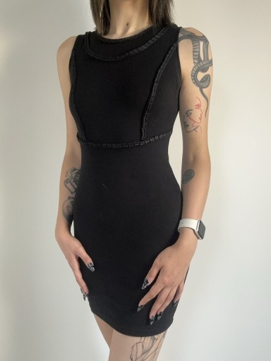 Zdjęcie oferty: Czarna dopasowana sukienka mini bez rękawów rozm. S Zara