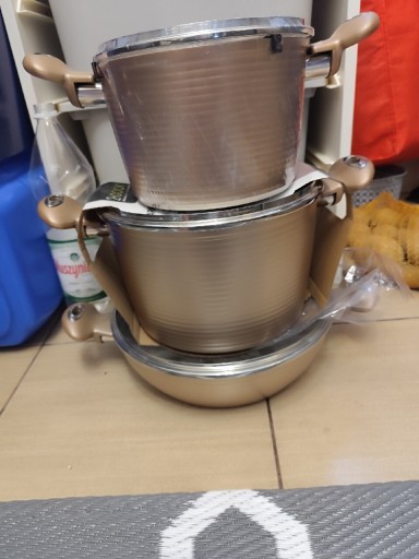 Zdjęcie oferty: Zestaw garnków z kutego aluminium w pięknym kolorze