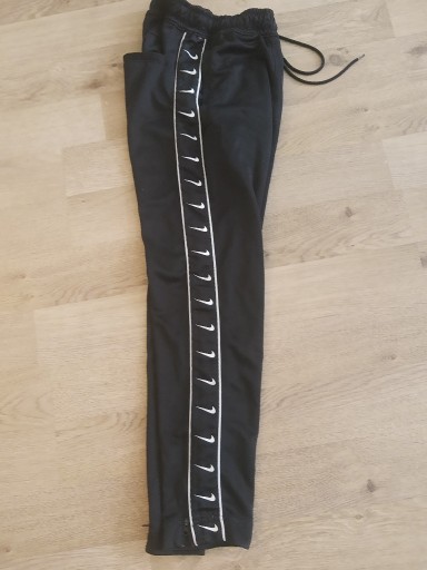 Zdjęcie oferty: NIKE spodnie dresowe XS