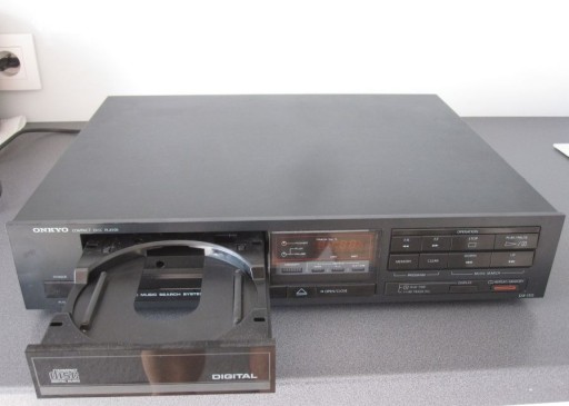 Zdjęcie oferty: Odtwarzacz CD No. ONKYO DX-150 dla hi-end - owego dźwięku - do naprawy.