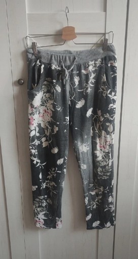 Zdjęcie oferty: Włoskie spodnie na gumce w kwiaty