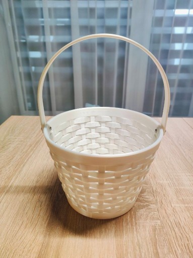Zdjęcie oferty: Piękny koszyk wielkanocny dla dziecka jedwab biel