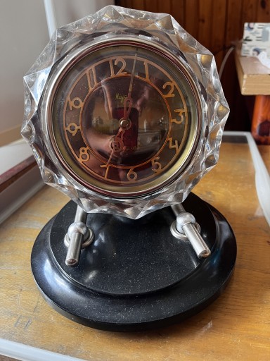 Zdjęcie oferty: Ładny zegar w krysztale Majak 