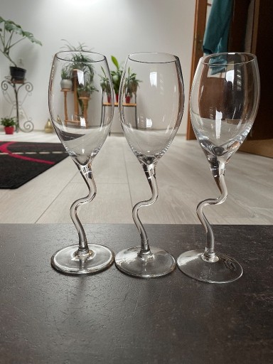 Zdjęcie oferty: Kieliszki kryształowe dla kobiety pary Krzywa noga