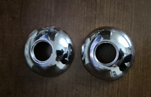 Zdjęcie oferty: Dwie rozety chrom do baterii ściennej