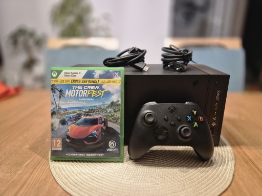 Zdjęcie oferty: Xbox Series X 1TB + pad + chłodzenie iPega + The Crew Motorsport