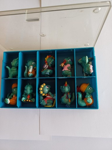 Zdjęcie oferty: FIGURKI KINDER NIESPODZIANKA - DINOZAURY- 10szt.