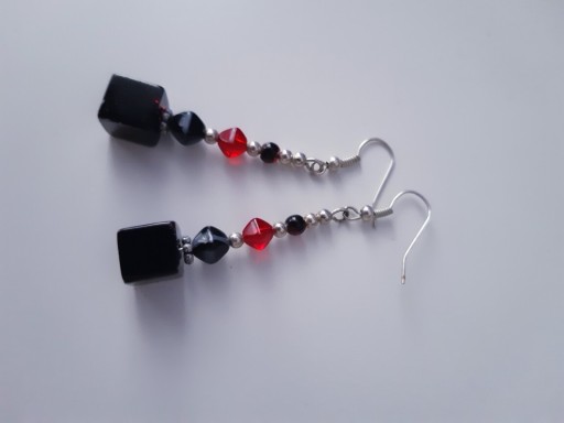 Zdjęcie oferty: Czarne czerwone wiszące kolczyki #handmade