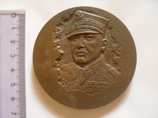 Zdjęcie oferty: Generał Broni Karol Świerczewski - medal