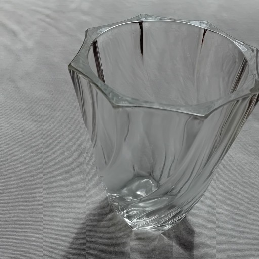 Zdjęcie oferty: Spiralny wazon kryształowy Luminarc z lat 70-ych.