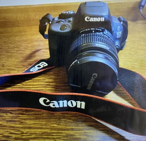 Zdjęcie oferty: Aparat Canon EOS 100D lustrzanka z akcesoriami 