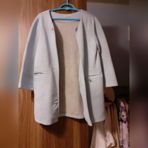 Zdjęcie oferty: Piankowa narzutka w kolorze baby blue, r. uni