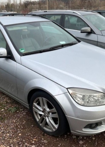 Zdjęcie oferty: Błotnik prawy przód Mercedes W204 C-klasa C775