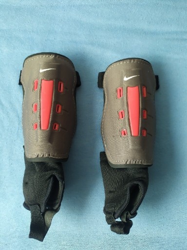 Zdjęcie oferty: Ochraniacze piłkarskie Nike 