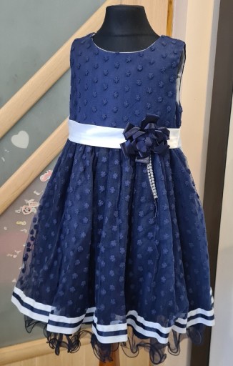 Zdjęcie oferty: Elegancka sukienka dla dziewczynki 116