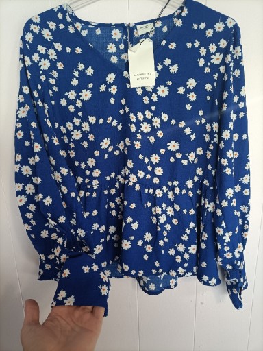 Zdjęcie oferty: Niebieska bluzka w kwiaty r. 38 