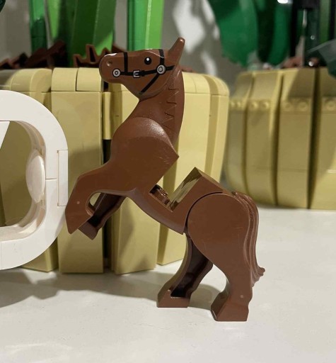 Zdjęcie oferty: LEGO koń z ruchomymi nogami ciemny brąz 10352c01pb08