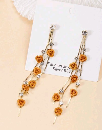 Zdjęcie oferty: Kolczyki wiszące różyczki pomarańczowe z kryształk