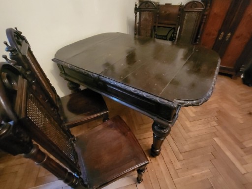 Zdjęcie oferty: Przepiękny stary, rozkładany stół z krzesłami