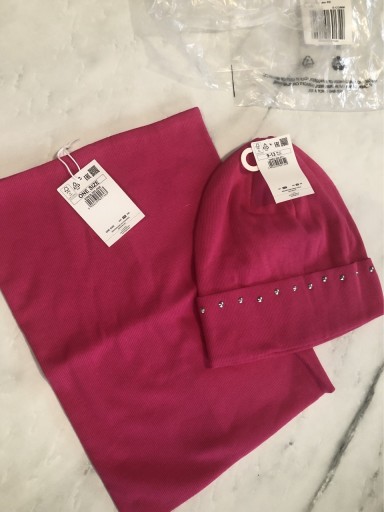 Zdjęcie oferty: Czapka komin Reserved 9-13 lat zestaw