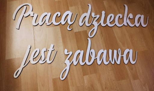 Zdjęcie oferty: Napis Pracą dziecka jest zabawa wysokość 18 cm