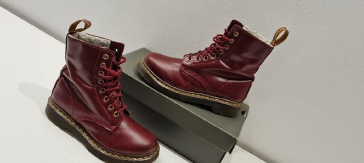 Zdjęcie oferty: Oryginalne skórzane Dr. Martens nowy model 2023