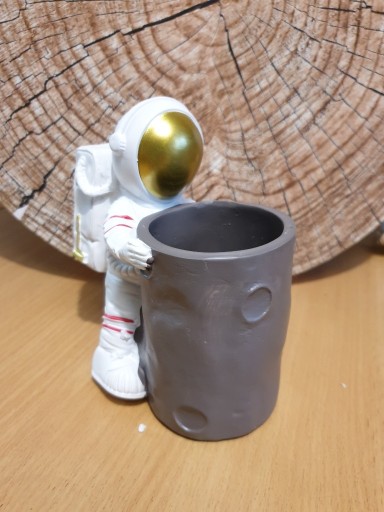 Zdjęcie oferty: Przybornik kubek pojemnik kosmonauta